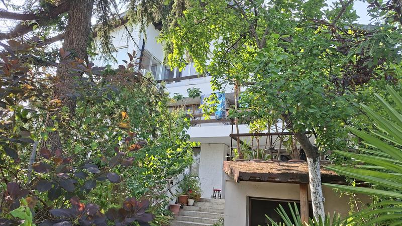 Business Property with Expansion Potential Just 1 km from the Beach