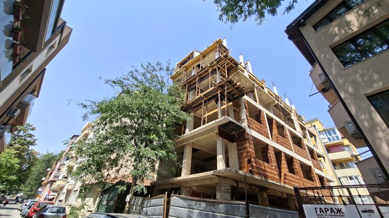 High-class construction next to amenities from the downtown area of the sea capital