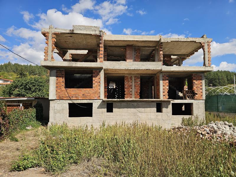 Spacious Property with New Architectural Project, Garden and Panoramic Mountain Views