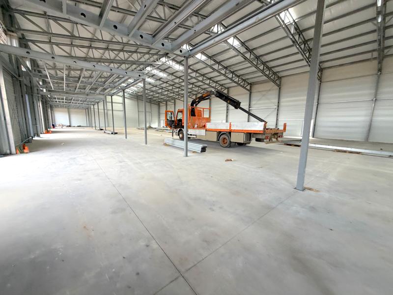 Business property suitable for a logistics center, production and distribution with a convenient connection to the capital