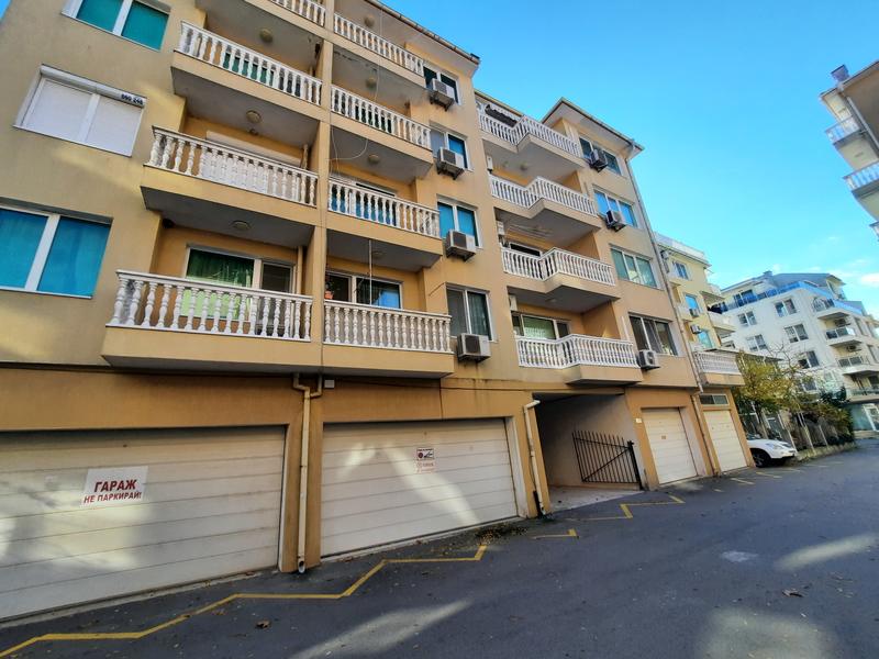 Bright and spacious property near the Municipality and the central beach 