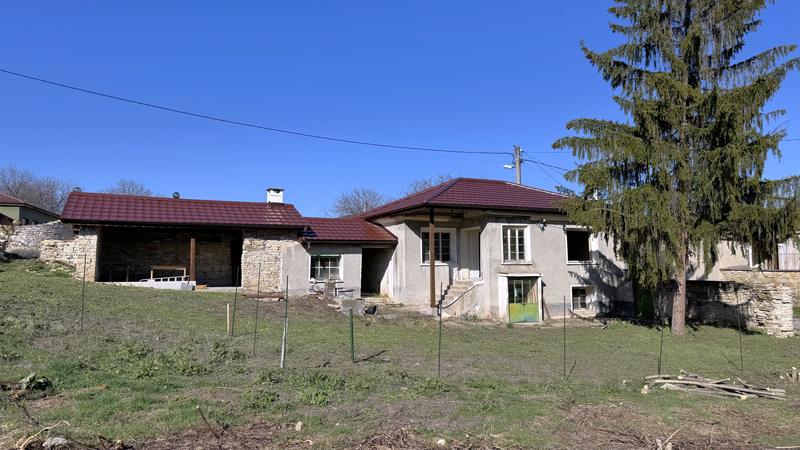 Property in a preferred village close to the town and connection to Trakia highway