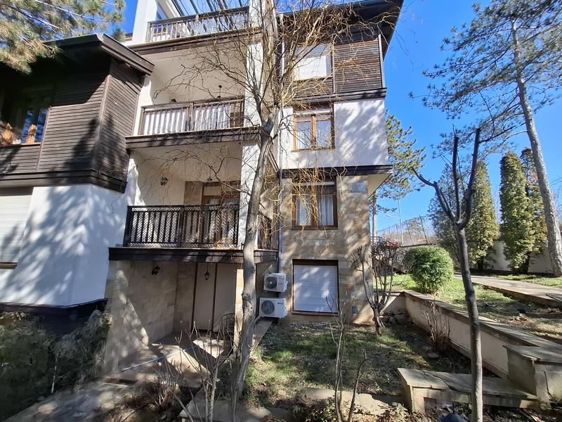 Comfortable holiday apartment on the first line from the sea, in pine forest