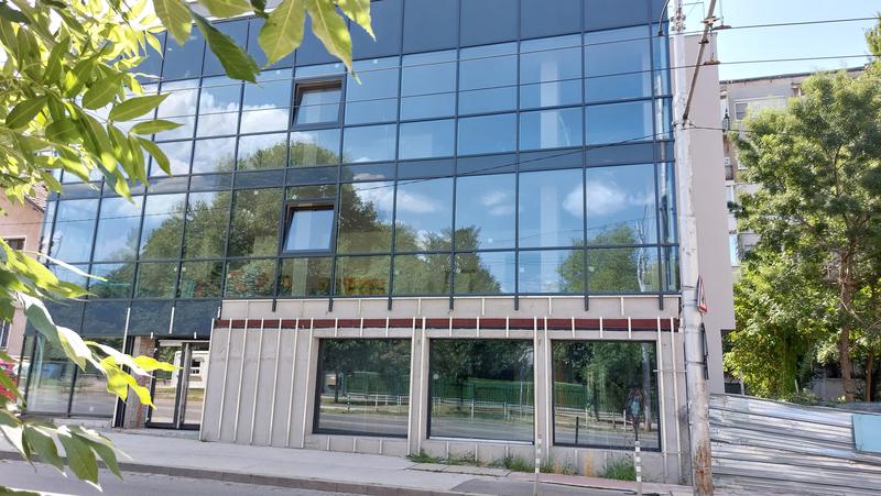 Spacious offices in low-energy building next to embassy and key boulevard