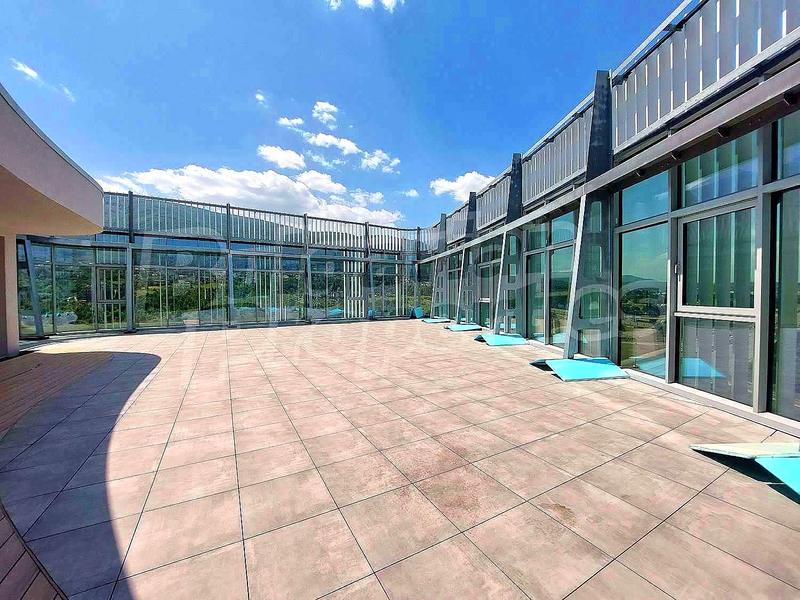 Ideal office space, excellent condition, convenient amenities nearby