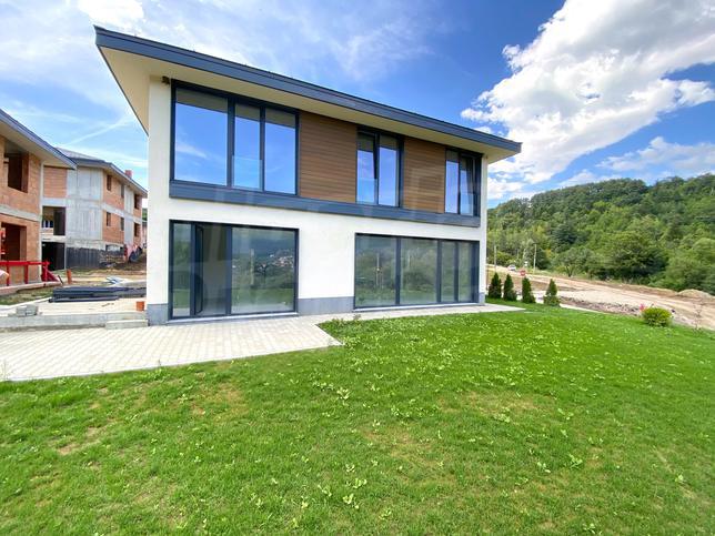 A complex of houses only 15 minutes from the dynamics of the capital