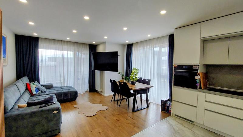 Modernly furnished and equipped family home with spacious living environment 