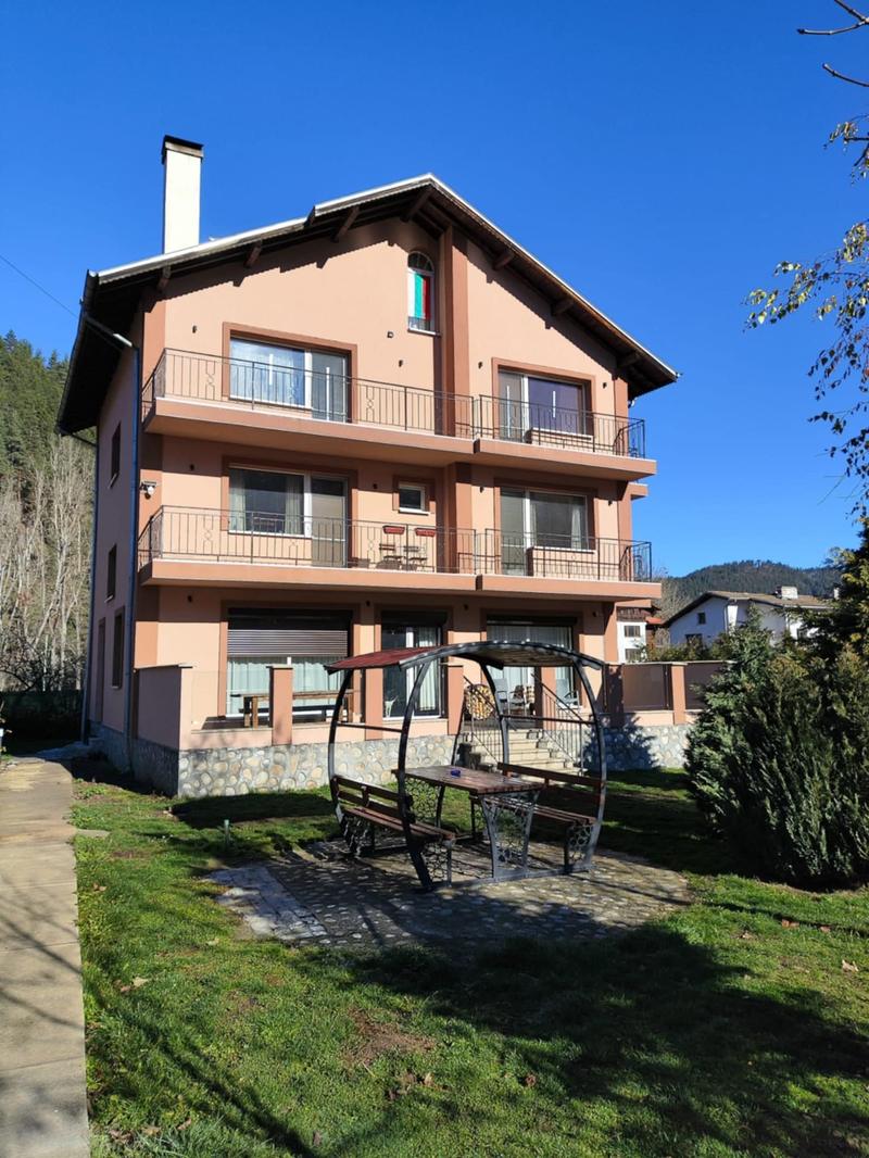 Energy-efficient home with impressive panoramic views of Rila, minutes from Borovets