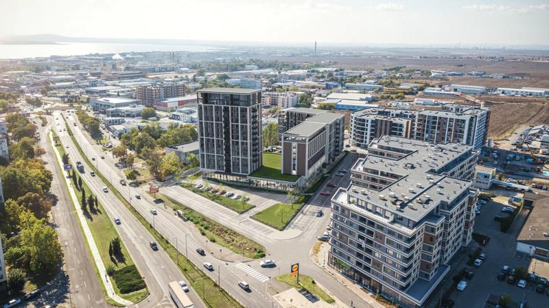 Mixed-use building with excellent location with established transport links