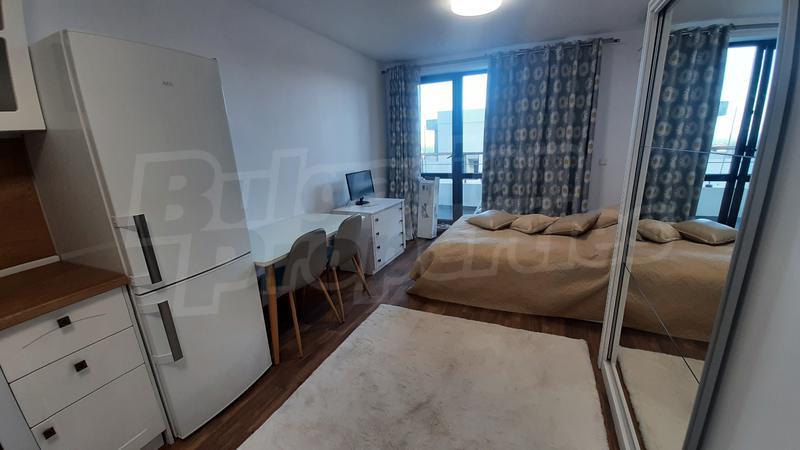 Apartment with partial sea view next to schools, main boulevard, greenery