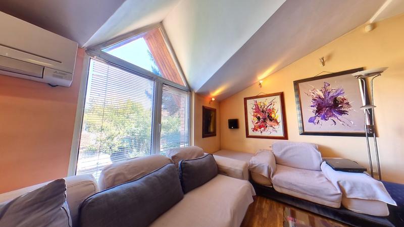 Spacious house offering the rare opportunity to work, do business, and live in one place