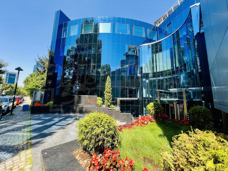 Bright business premises in a business center with an excellent location in Lozenets district
