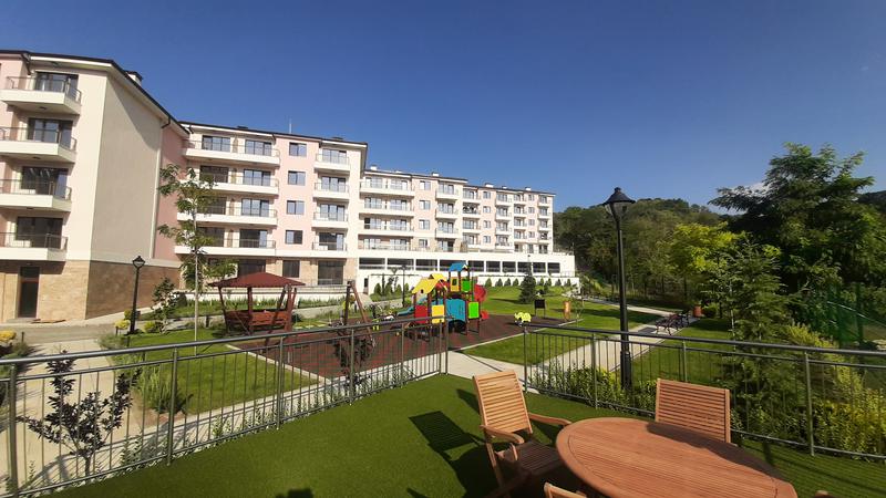 New homes and parking spaces in greenery, clean air, panoramic views and tranquility