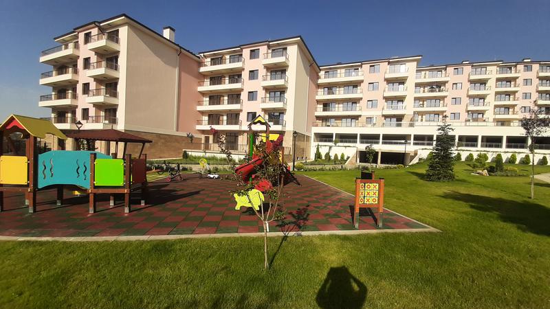 New homes and parking spaces in greenery, clean air, panoramic views and tranquility