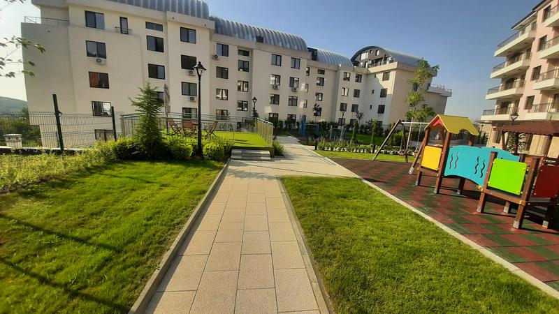 New homes and parking spaces in greenery, clean air, panoramic views and tranquility