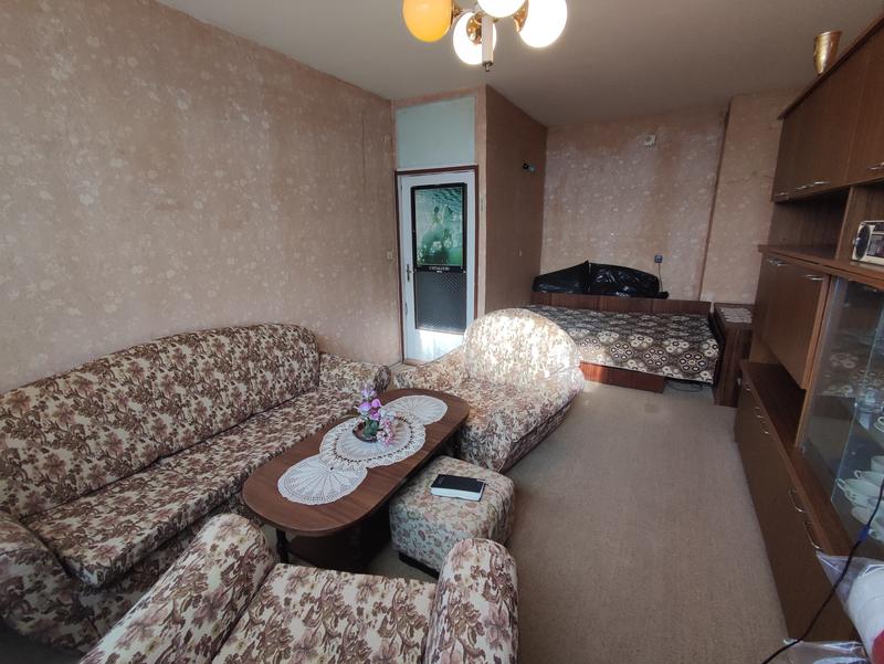 Bright apartment with southern exposure and excellent potential for renovation