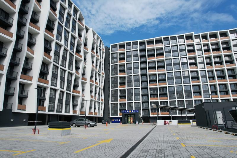 Stylish top-floor home in a sought-after location, surrounded by shops, transport 