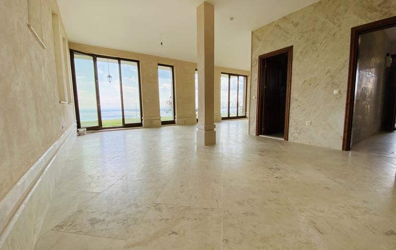 Complex in "old Bulgarian house" style with sea view