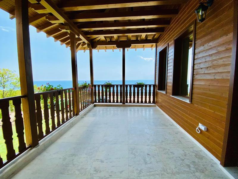 Complex in "old Bulgarian house" style with sea view