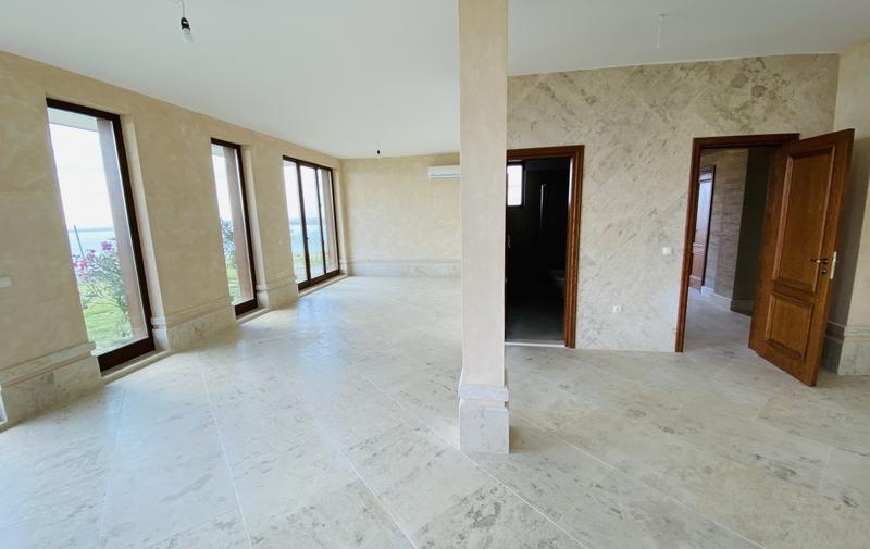 Complex in "old Bulgarian house" style with sea view