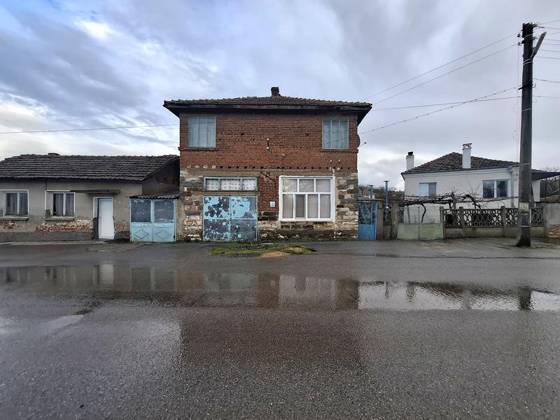 Property with residential and business potential and communicative location near Elhovo