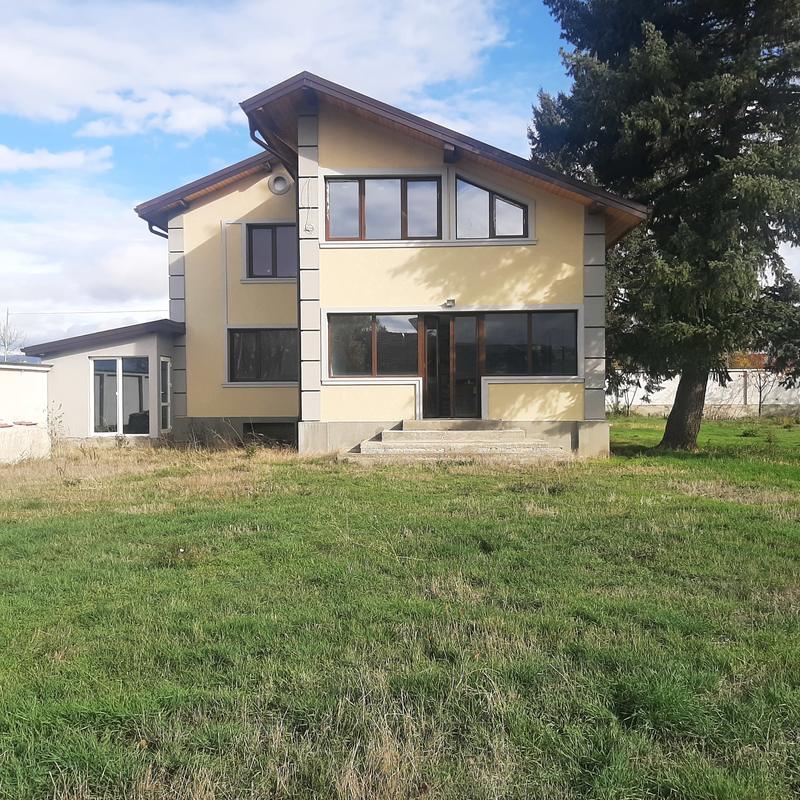 Solid family home with modern upgrades, spacious garden and excellent access to the capital