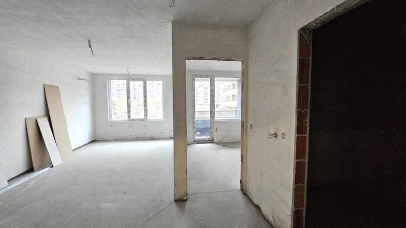 Ground-floor property with excellent location