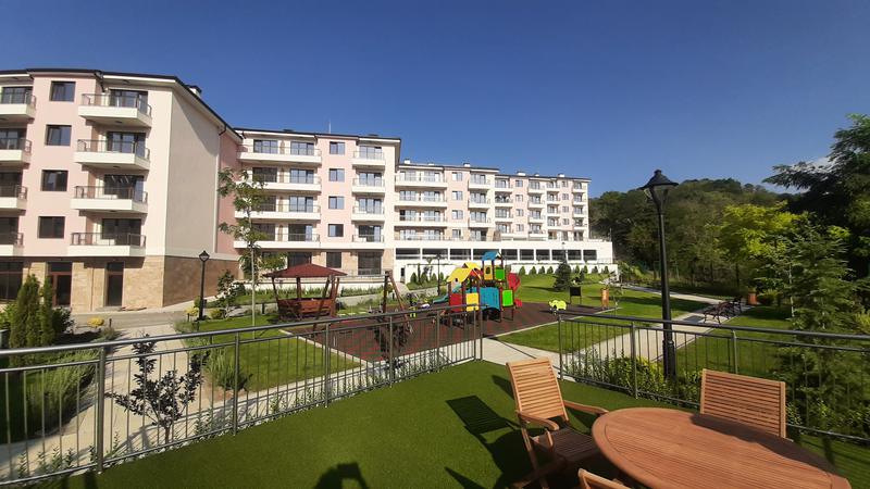 New homes and parking spaces in greenery, clean air, panoramic views and tranquility