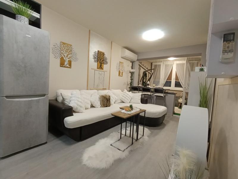 Luxurious sunny apartment next to the Makao store, bus stop, kindergarten and school