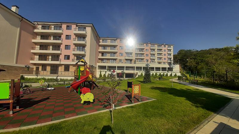 New homes and parking spaces in greenery, clean air, panoramic views and tranquility