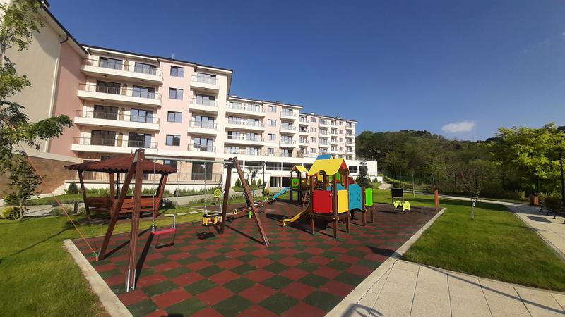 New homes and parking spaces in greenery, clean air, panoramic views and tranquility