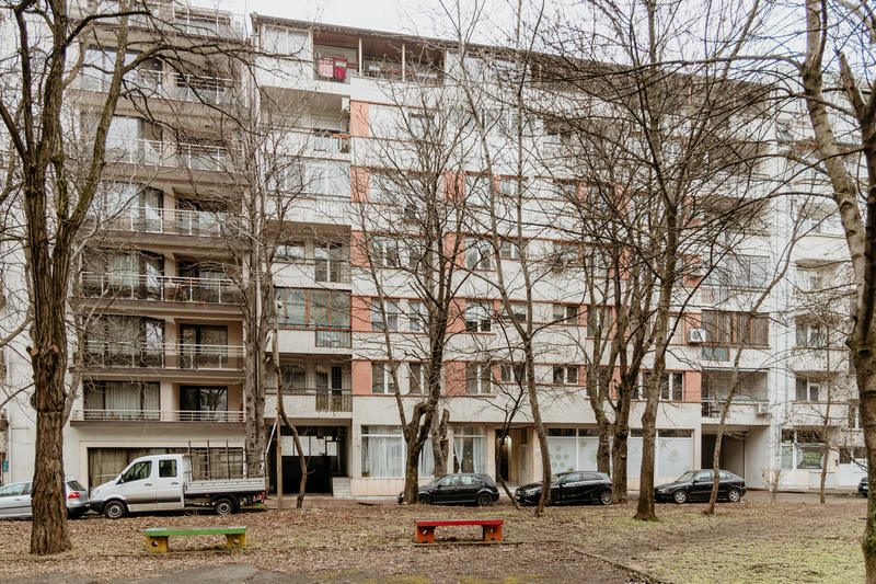 Fully furnished apartment with parking space in a well-maintained building