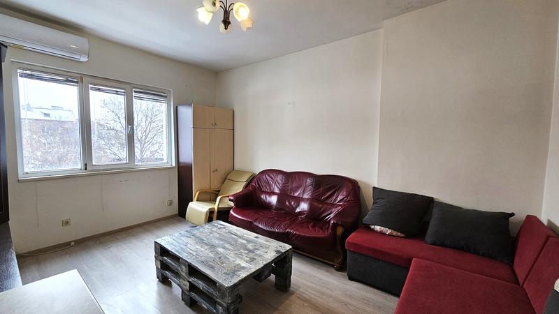 Renovated apartment with excellent location near metro stations and Pirotska St.