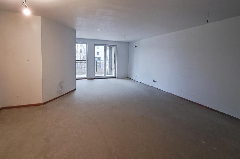 Large newly built apartment located in an elite and well-connected area close to the metro 