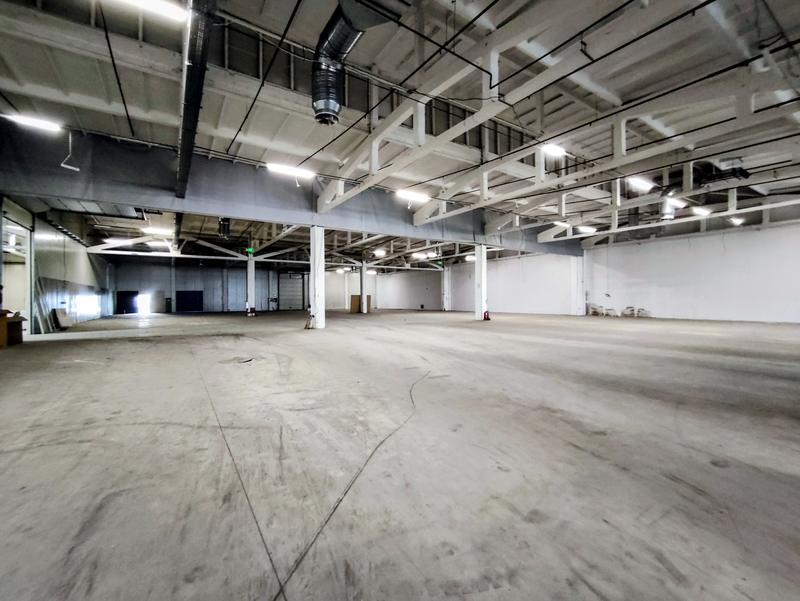 Modern facility with flexible retail, warehouse and office areas � option to lease separate units