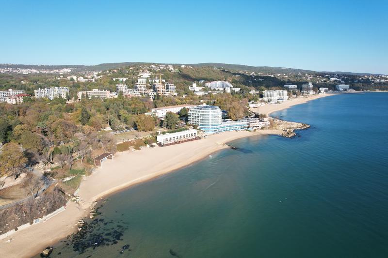 Apartments in a building with Act 16 - 150 m from the sea