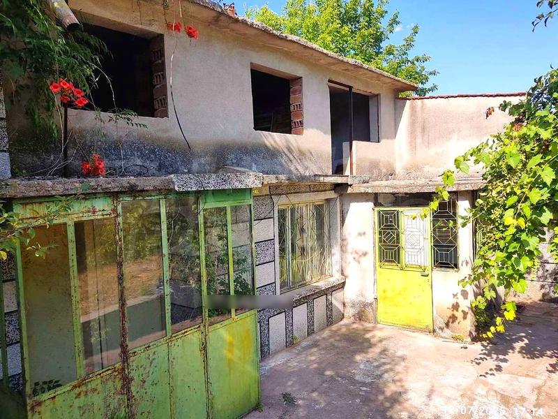 House with large plot in the village of Yazdach