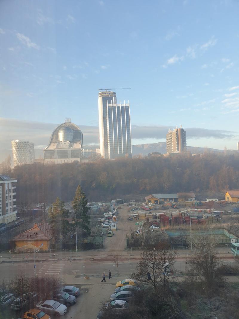 Bright and spacious apartment with perfect southern exposure in a well-maintained building