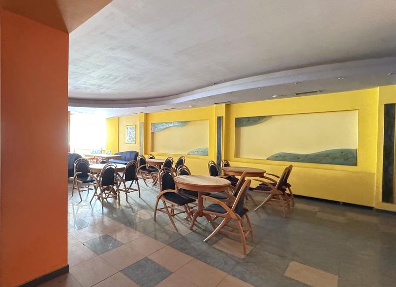 Business premises with additional storage space