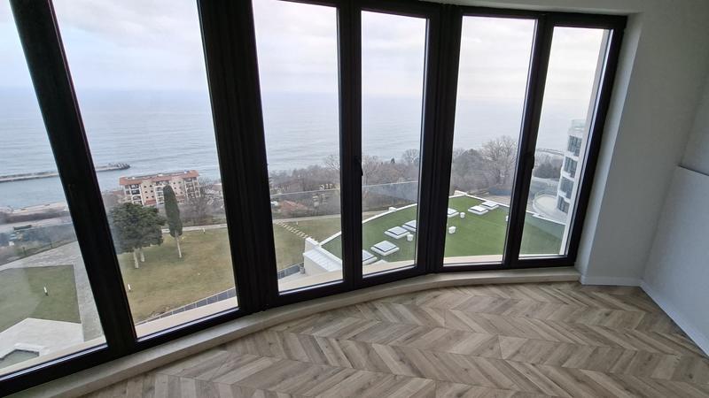 Turnkey one-bedroom apartment in a gated complex with swimming pools and a SPA area, 400 m from the beach in Chaika resort