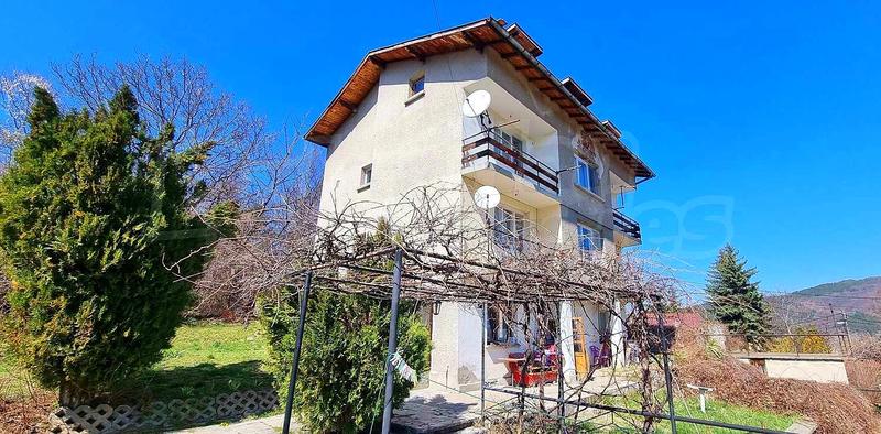 Four-story house with three garages, a summer kitchen and a garden near Sofia
