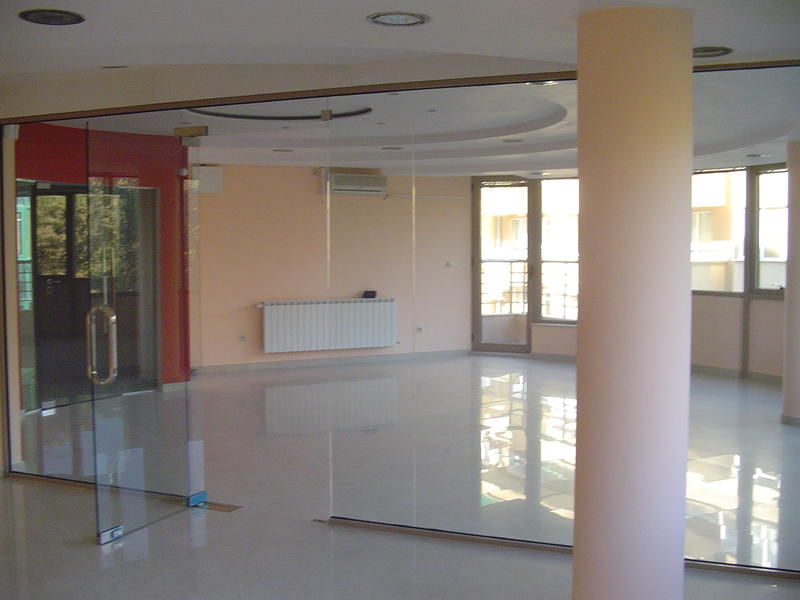 Communicative office next to the American Embassy and park