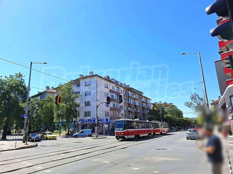 Ground-floor shop with excellent investment potential in central area of the capital