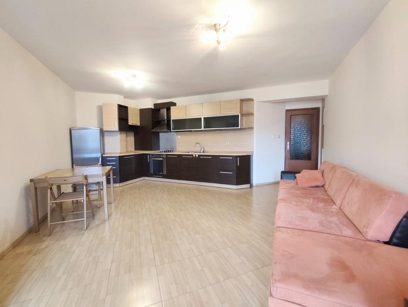 Fully furnished modern home with gas heating and an excellent location