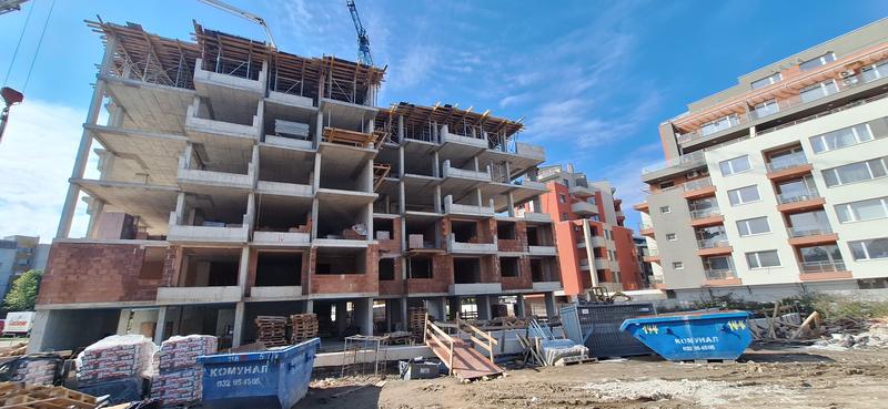 9-storey building with a variety of 1, 2 and 3-bedroom apartments