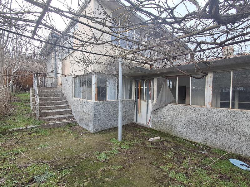 Property with Garden and Garage in a Well-Developed Village