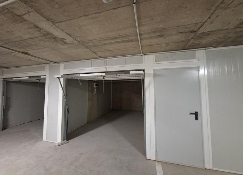 Garage with separate electricity meter and easy access to Simeonovsko Shose Blvd.