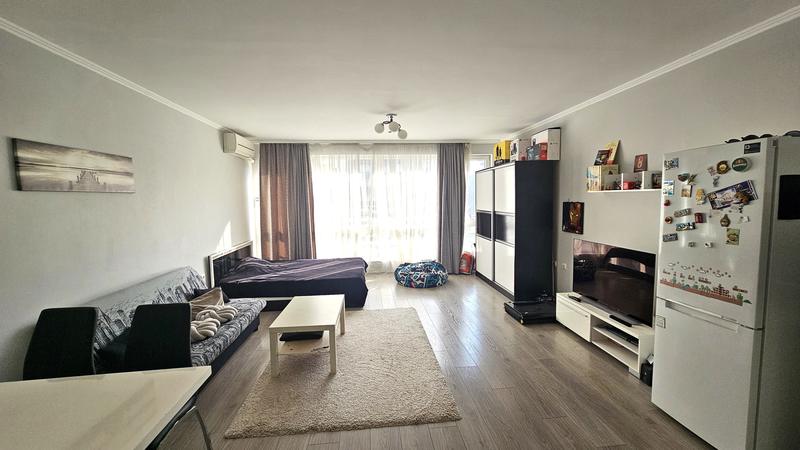 Southern and bright studio apartment with excellent location in an area with high demand