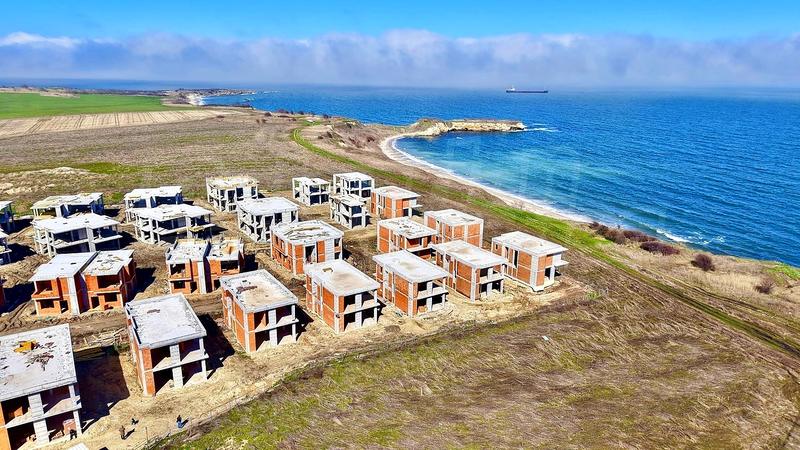 A large-scale residential project between three beaches � detached houses with private gardens, modern apartments, full infrastructure, and year-round comfort