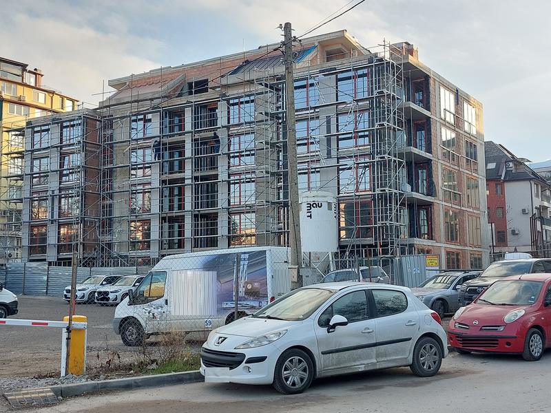 Luxury energy-efficient construction near South Park, metro station and large shopping centers